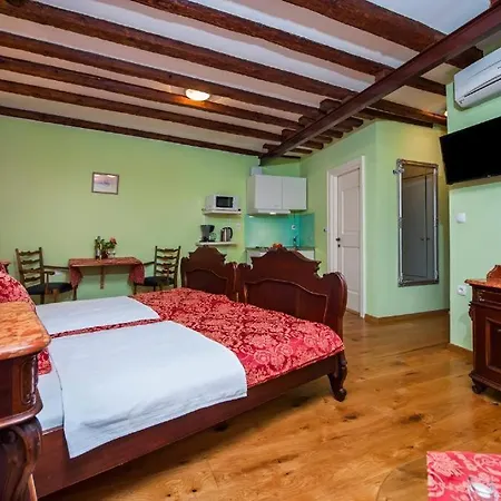 Antique Oscar Iii * Rovinj