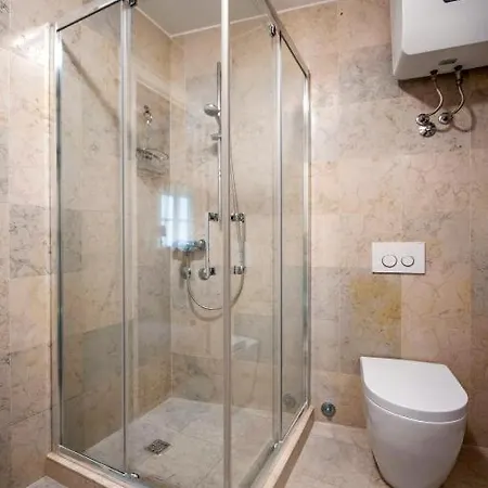 Antique Oscar Iii רוביני