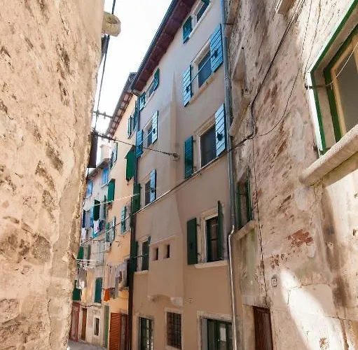 Apartman Antique Oscar Iii *