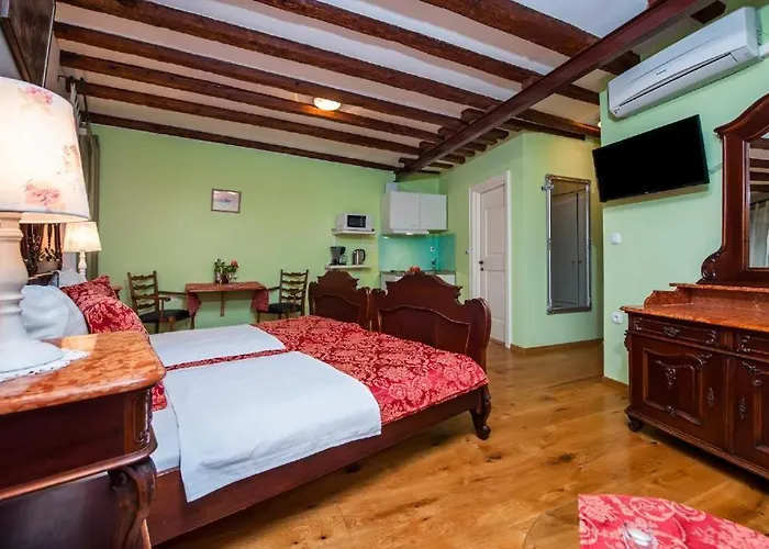 Antique Oscar Iii * Rovinj